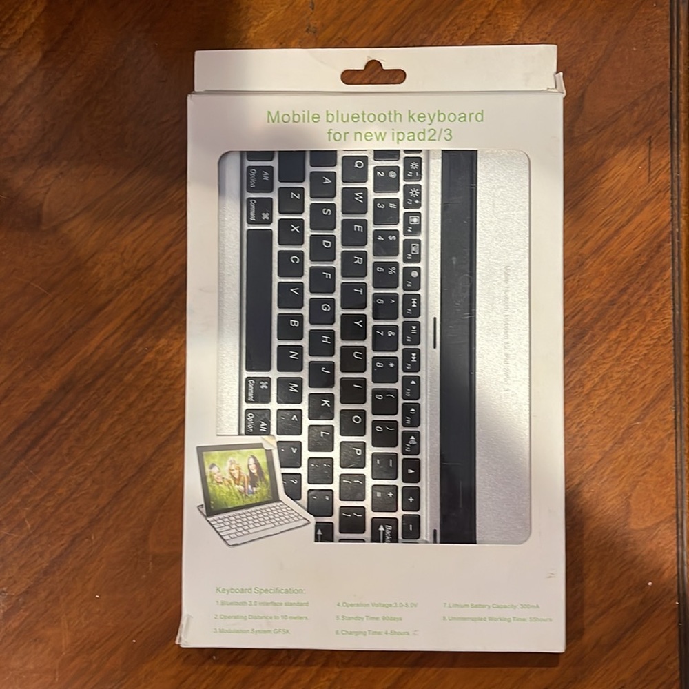 Mobile Bluetooth keyboard for new iPad 2/3. New - Open box